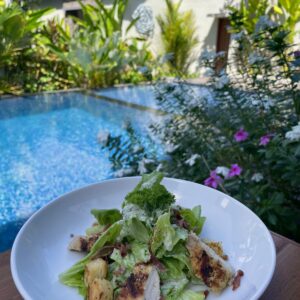 Chicken Caesar Salad (Romaince lettuce mix, with caesar dressing and slice chicken)