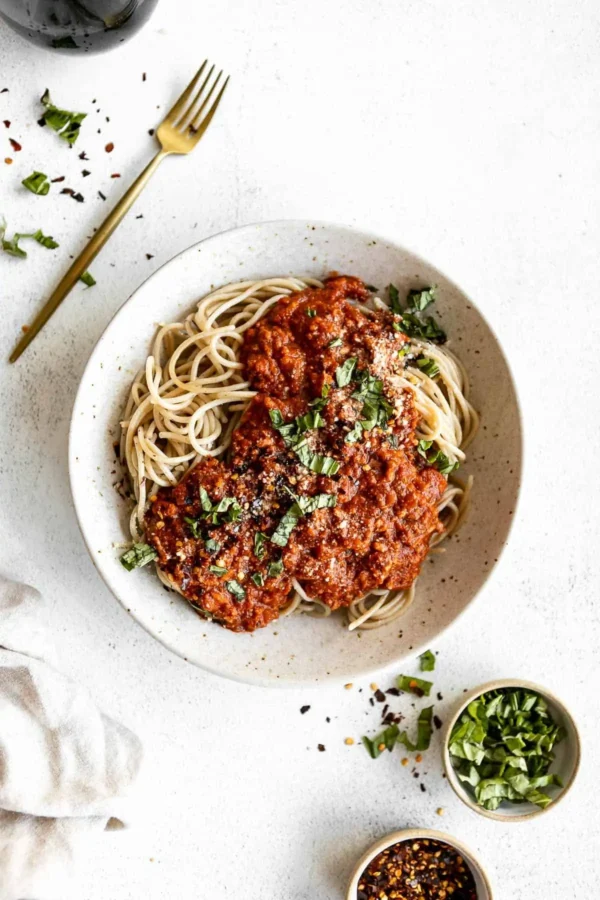 Spaghetti Chicken Bolognaise  (Minced chicken sauce pasta and garlic bread)