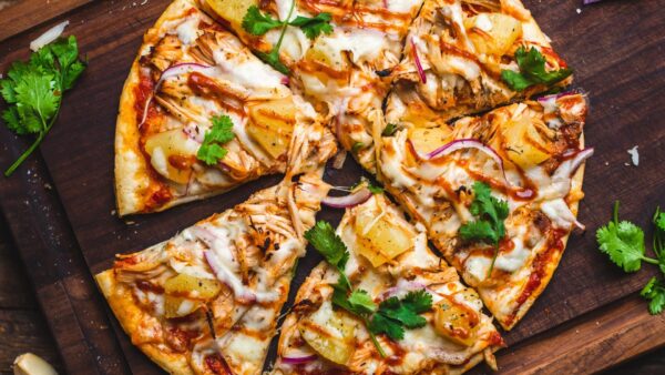 Hawain Chicken Pizza (Napolitana sauce, pineapple, chicken, mozzarella cheese)